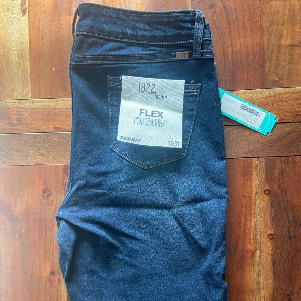NWT skinny jeans.